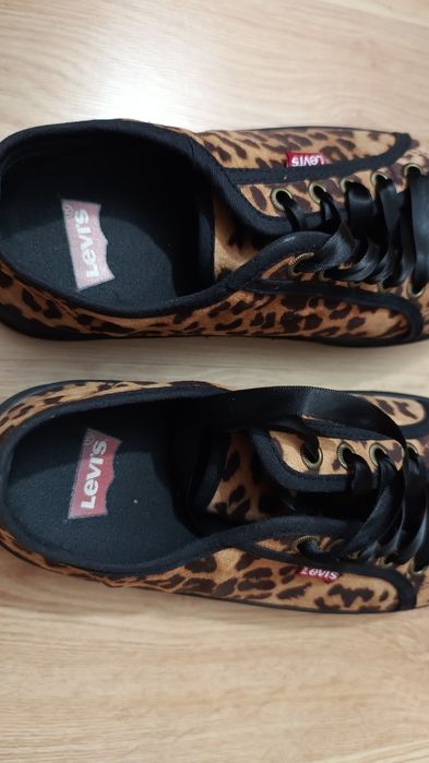 Sneakersy trampki panterka Levi's typowe 37