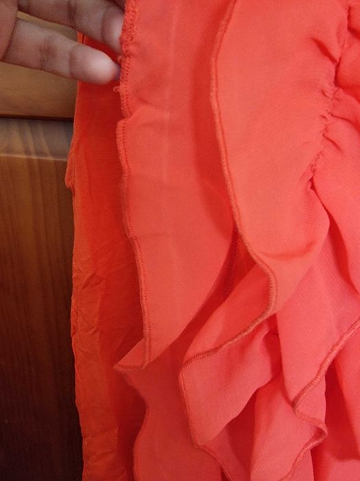Top coral/ laranja com folhos, tamanho 32
