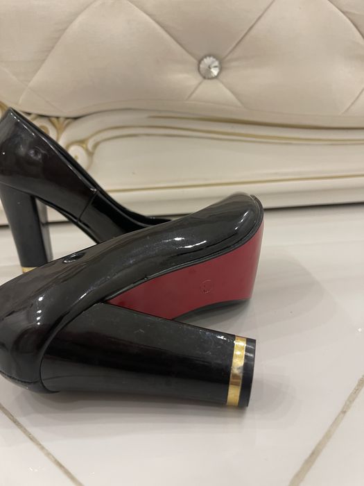 Туфлі в чорному кольорі