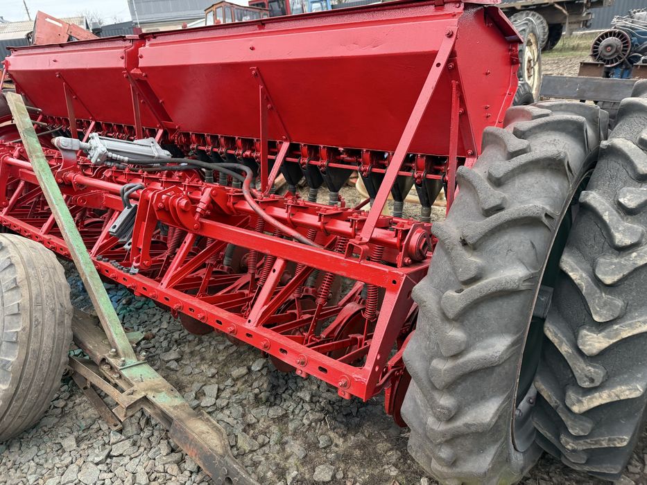 Сівалка зернова сз 3/6 робочий стан