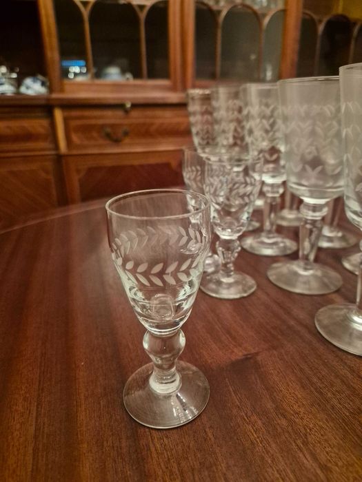 Serviço de Cristal Gravado (19 Peças) c/ Jarra de 27cm – Coleção Vintage