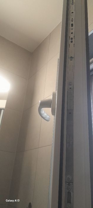 Serviço de caixilho  de alumínio e PVC