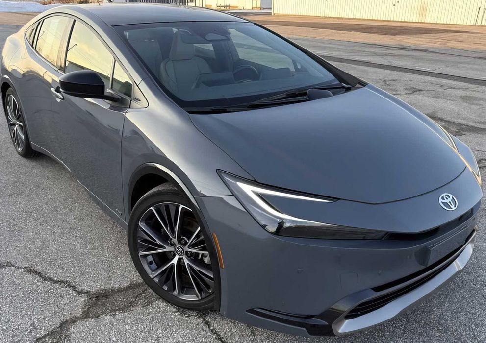 Toyota Prius      2024