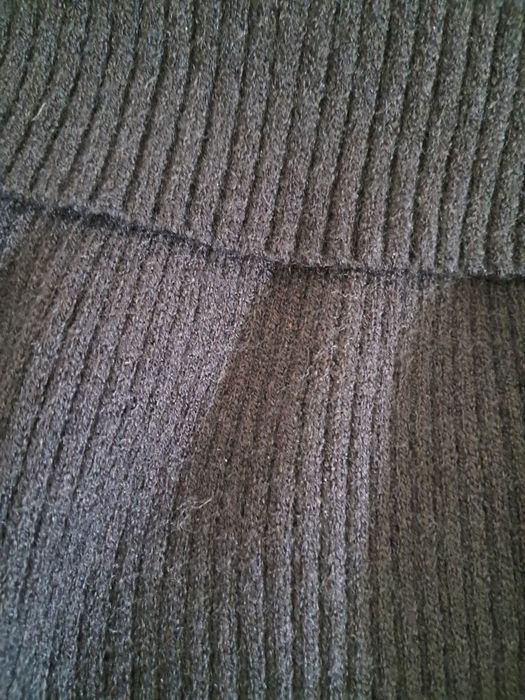 Camisola de lã preta