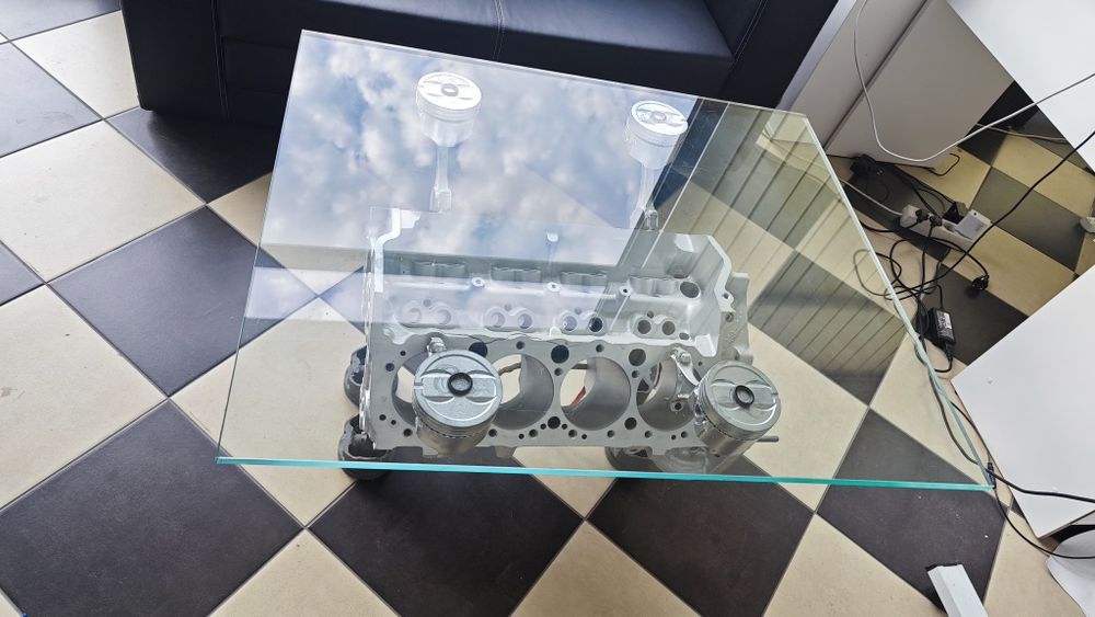 Stolik do biura warsztatu detailing a może do jaskini