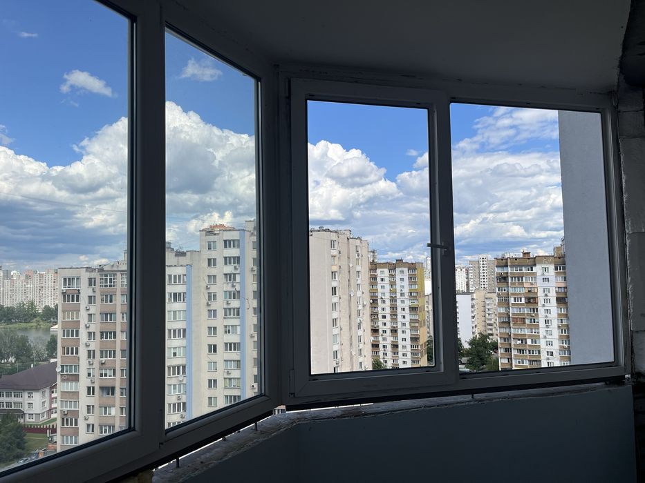 Вікна на балкон б/в