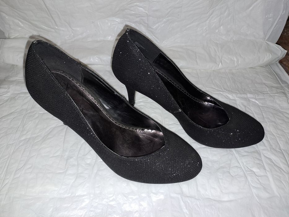 Продам жіночі блискучі туфлі 37 розміру