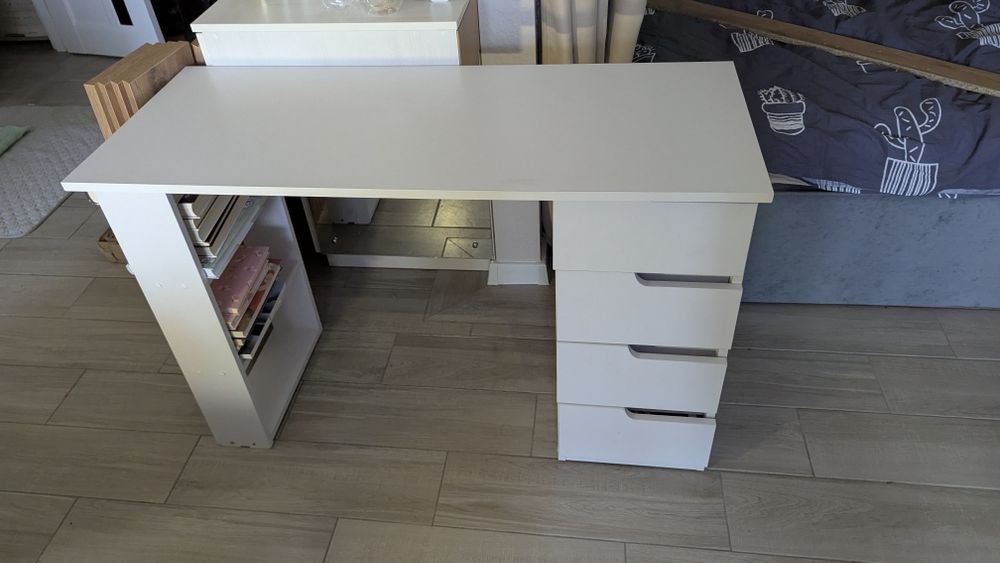 Стіл письмовий білий