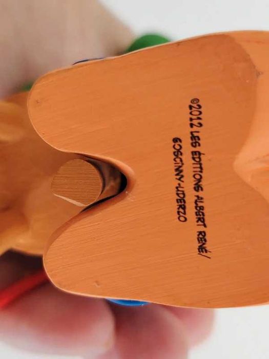 Figura Asterix com livro Amerix uderezo