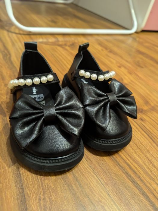 Buty dla dziewczynki r. 24