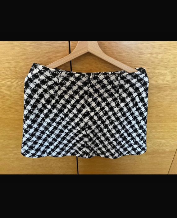 Saia curta marca Zara