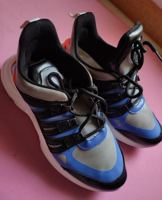 Кросівки Нові , спортивні