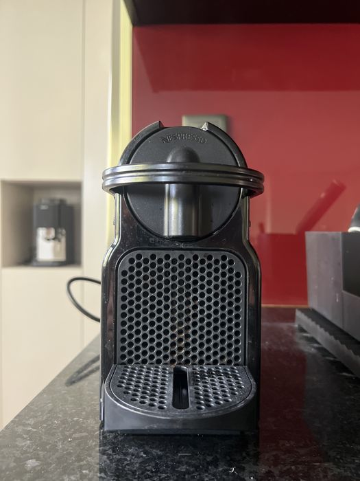 Máquina de Café DELONGHI Nespresso Inissia
