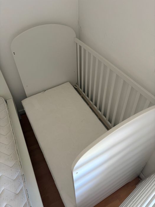 Berço com colchão em bom estado IKEA