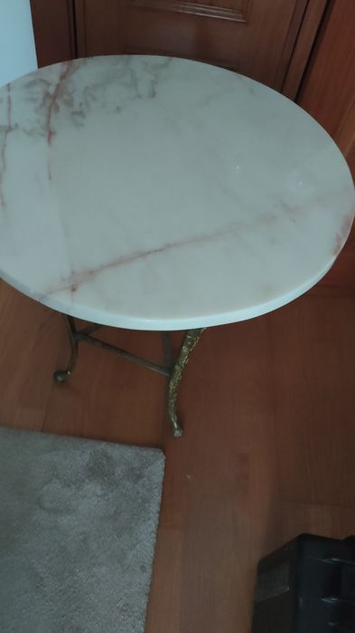 Mesa de apoio em bronze