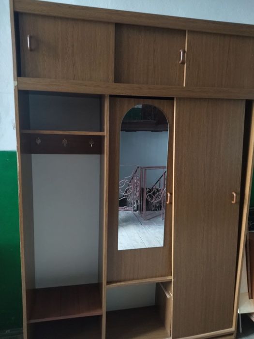 Продається стінка в коридор