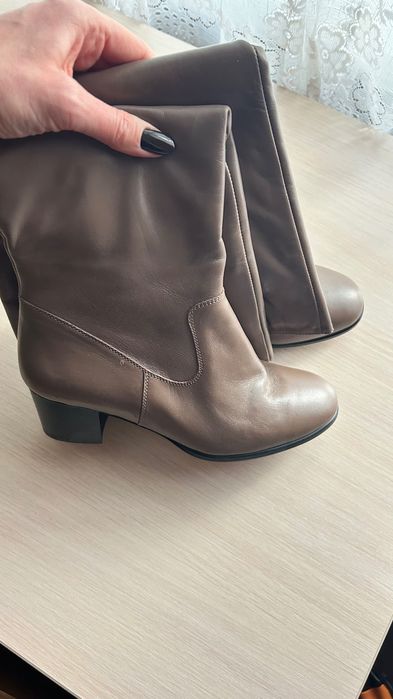 Нові шкіряні чоботи,39 р,єврозима