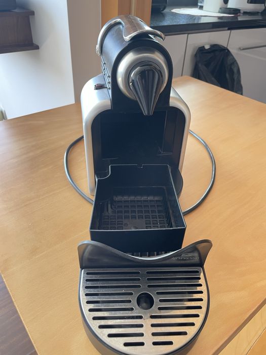 Máquina de Café Nespresso De'Longhi Essenza (Modelo EN 90)