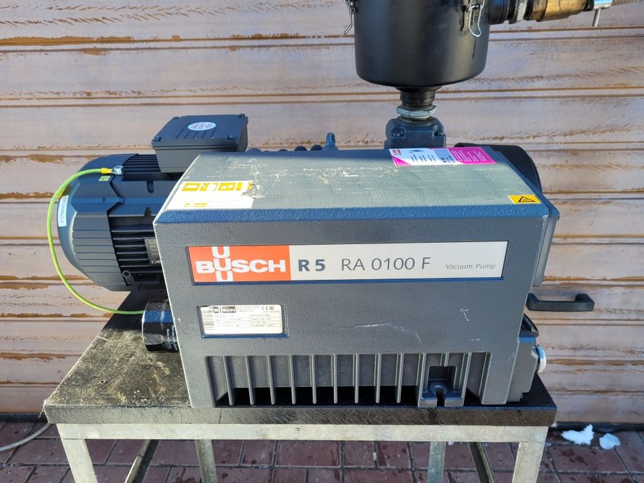 Вакуумний насос Busch
