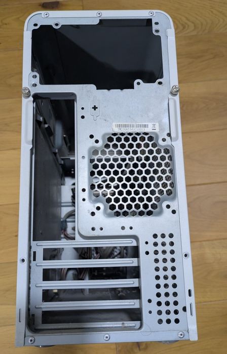 Комп'ютерний корпус mini АТХ ASUS