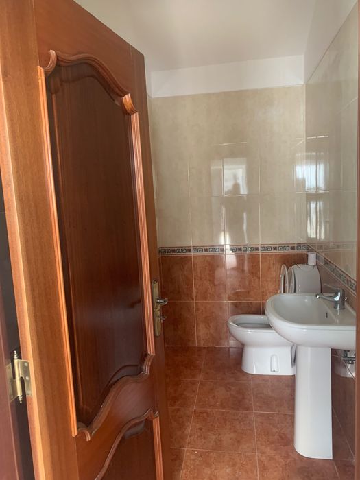 Aluga se anexo  T2.  WC 2   na verdizela