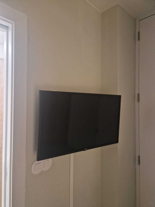 Televisão peq + braço