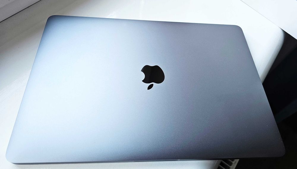 Продам Macbook Pro 13,3 (A2159 8gb/256G Space Gray) - відмінний стан
