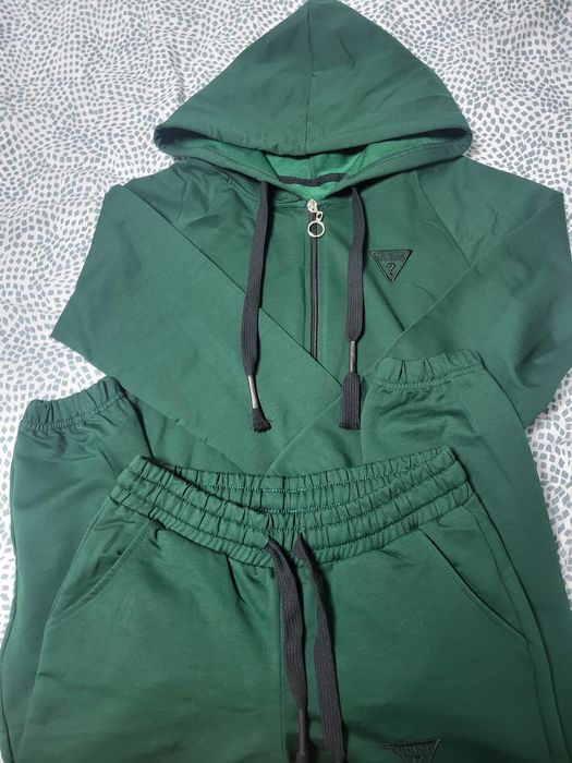 Dres damski, rozmiar 38, butelkowa zielen, stan idealny, logo Guess