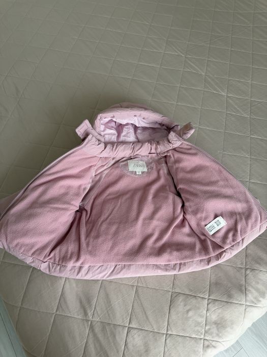 Красива тепла курточка Zara, стан нової