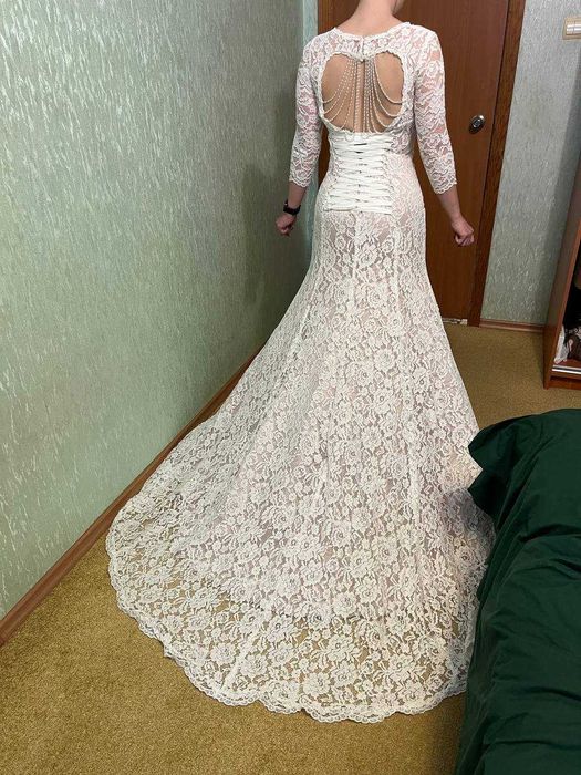 Весільна сукня з рукавами