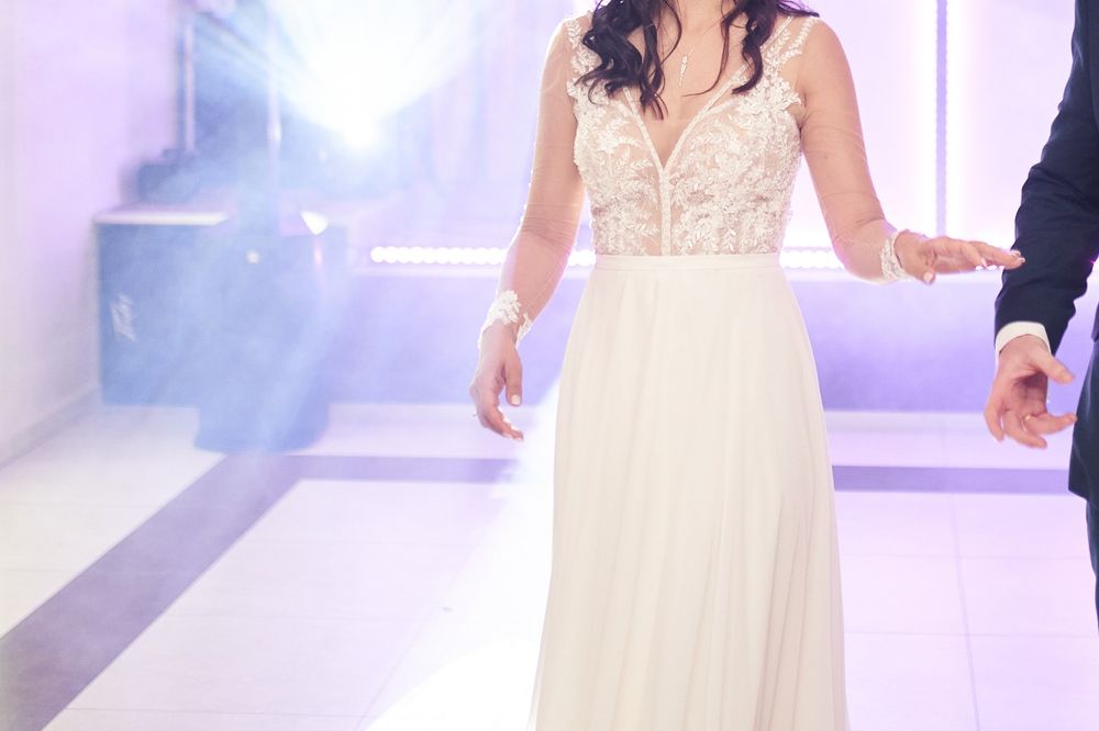 Suknia ślubna - z lekkimi rękawami