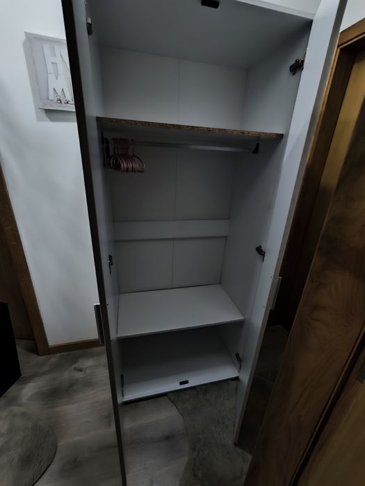 Vendo roupeiro em Bom estado