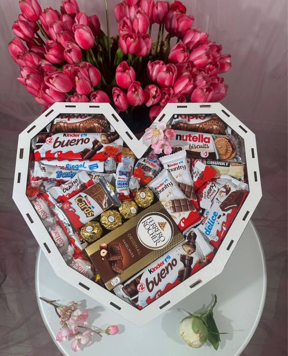 Ідеальний подарунок до 8 березня. Великий солодкий бокс з солодощами