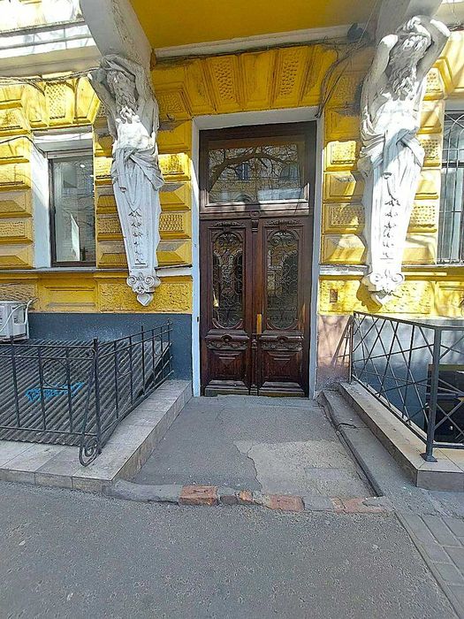 Садовая: продам комнату «со всем своим» в коммуне возле Нового базара!