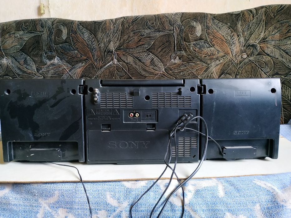 Продам магнитофон Sonny CFS W455L