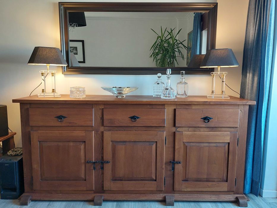 Aparador de sala de jantar em madeira maciça