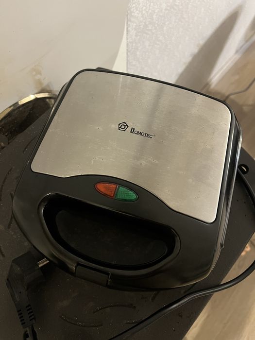 Вафельница Domotec