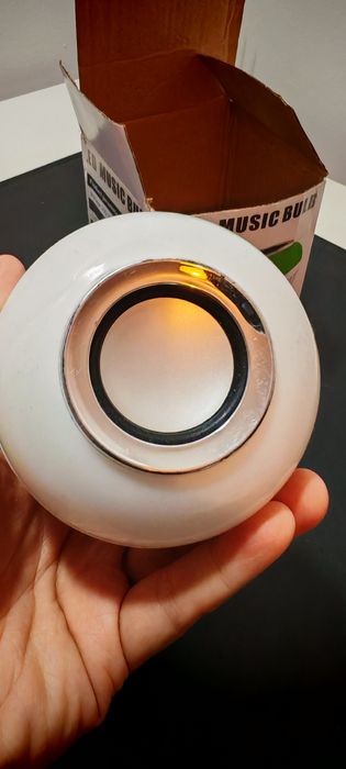 Lâmpada com coluna Bluetooth