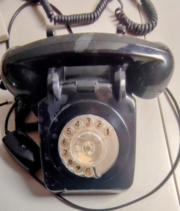 Telefones antigos - Ler anuncio