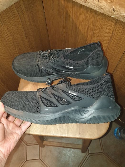 Кроссовки рабочие