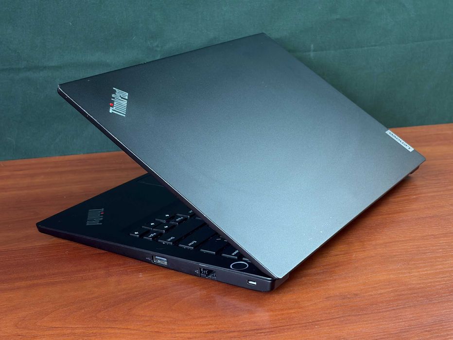 Ноутбук Lenovo ThinkPad E14 Gen 2 / Ryzen 7 / 16 ГБ / 256 NVMe / IPS FullHD / підсвічена клавіатура