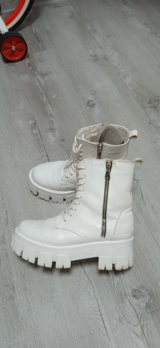 Шкіряні ботінки на 39-40