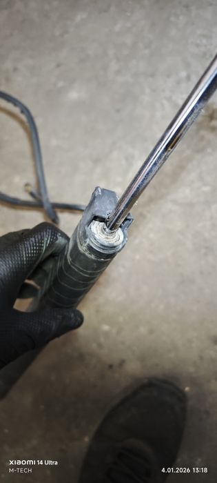 Siłownik hydrauliczny klapy BMW E61