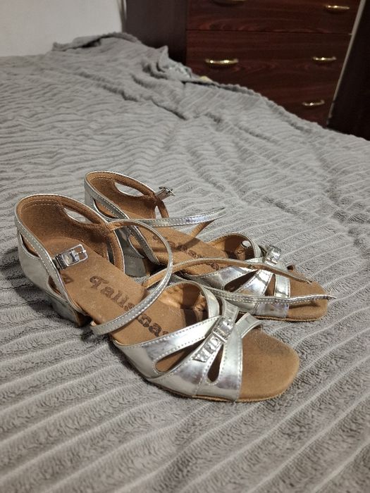 Туфлі для бальних танців