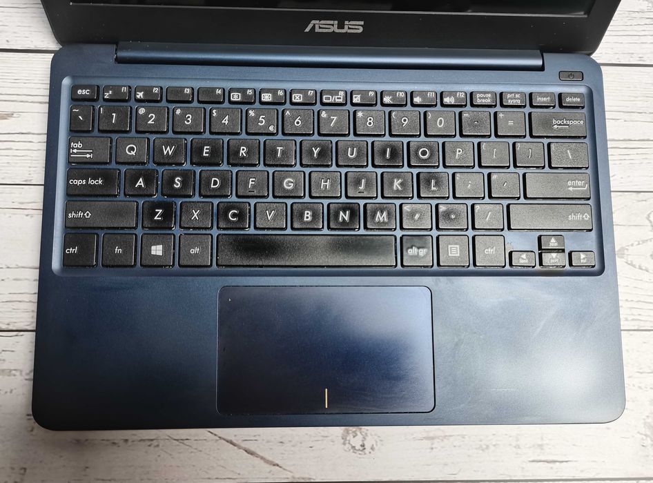 Laptop notebook Asus Vivobook E200HA - 11,6’’, Windows 10 [komplet]