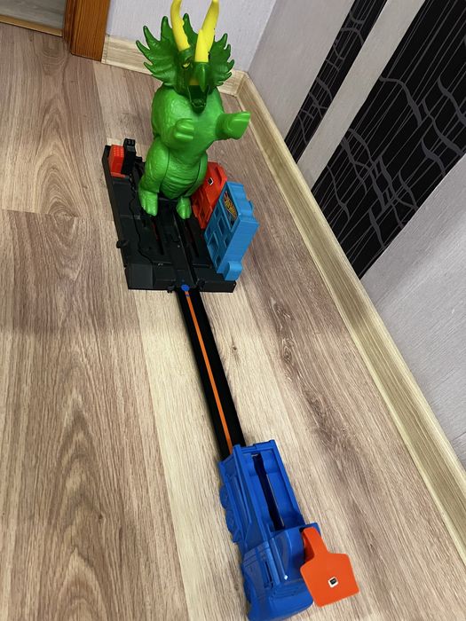 Трек Хот Вілс Трицератопс