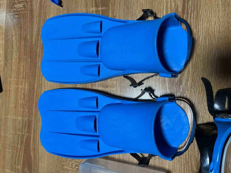 akcesoria basenowe płetwym spodenki, okularki, czepek, rurka, gogle