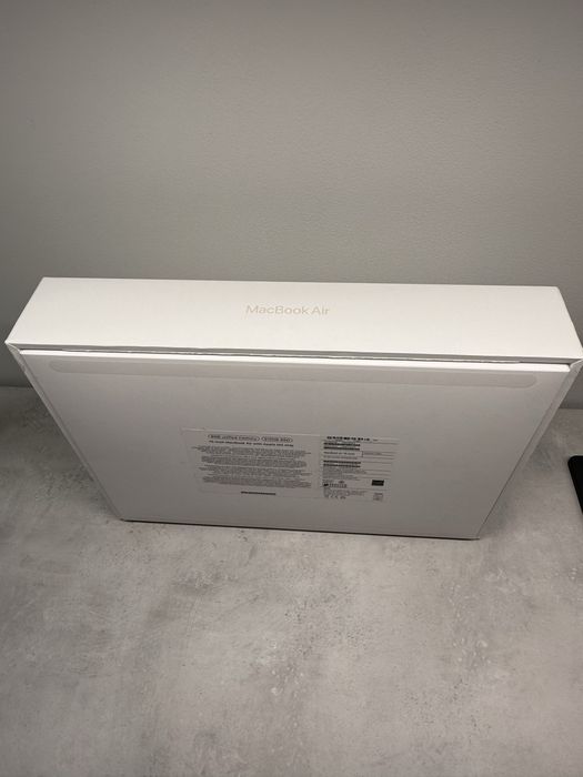 Apple MacBook Air 15, M2, 8-rdzeniowy CPU, Starlight,