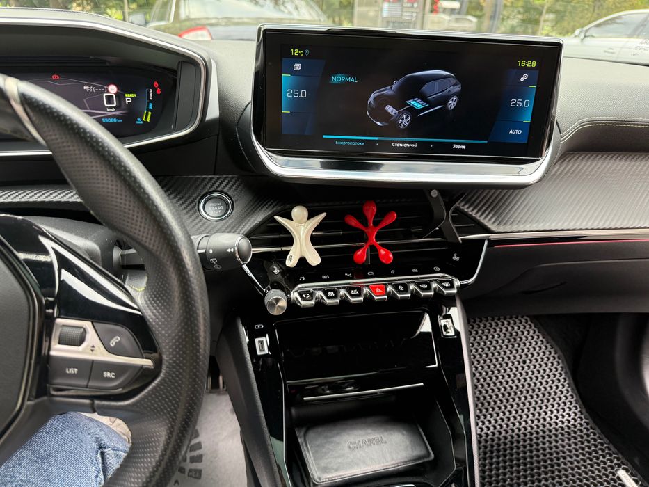 Автомобіль Peugeot e 2008 Gt