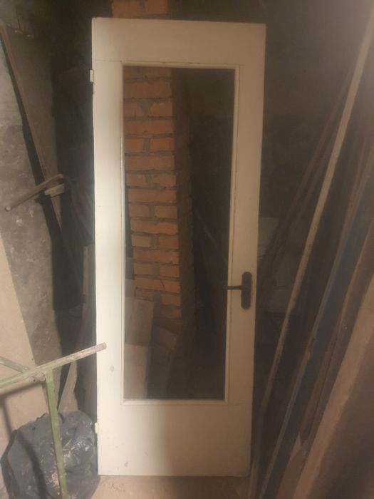 Старі вікна і двері на балкон дерев'яні